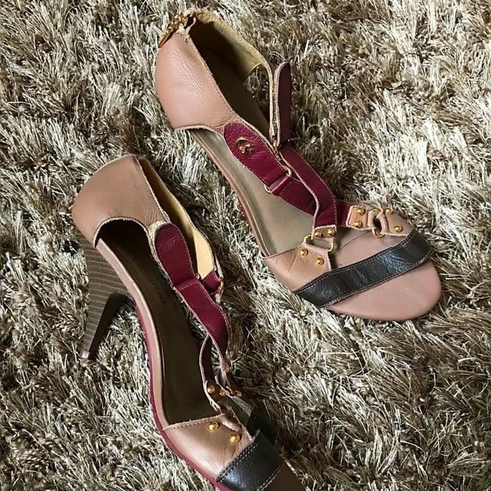 Carmen Steffans sandals zipper back size 9